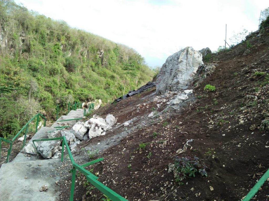 Pemecahan Batuan Dengan Expansif Mortar